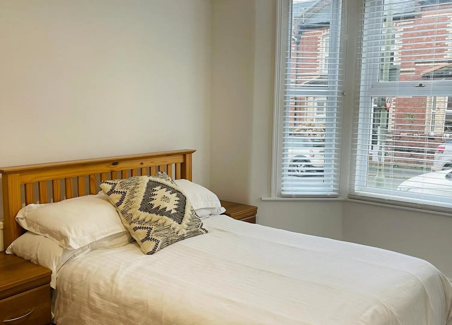 Newly Refurbished City Centre House With Parking Exeter