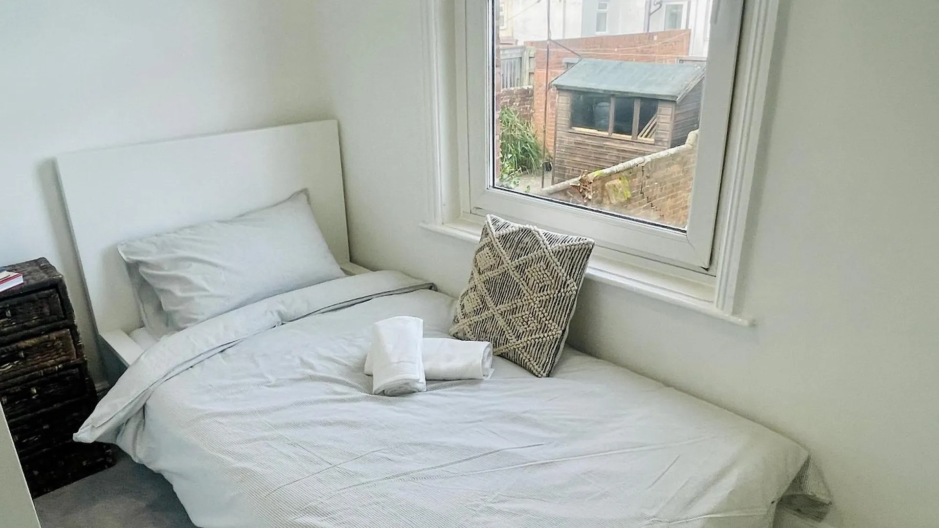 Newly Refurbished City Centre House With Parking Exeter