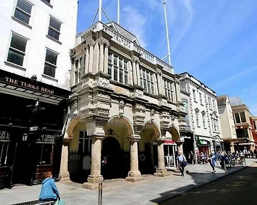 Newly Refurbished City Centre House With Parking Exeter