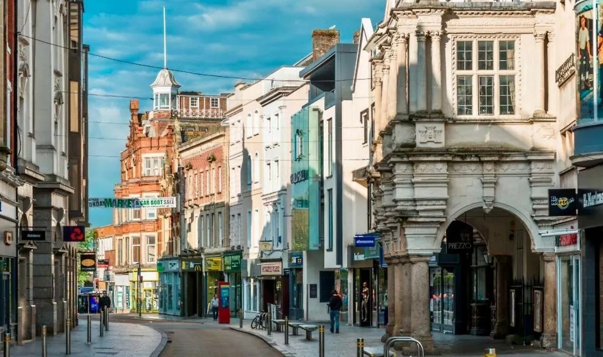 Newly Refurbished City Centre House With Parking Exeter